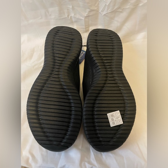 NWT Skechers memory foam black slip ons - Picture 3 of 5